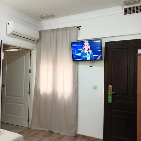 Pensión Alcarayón 2*