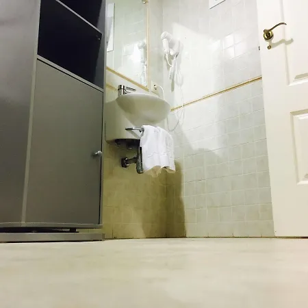 Guest house Alcarayon 2*